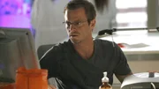 Detective Danny Messer (Carmine Giovinazzo) fragt sich, wer den Toten auf dem Gewissen hat. Eine Obduktion ergibt, dass der ermordete Einbrecher nicht an den Folgen einer Kopfverletzung starb, sondern erstickte.
