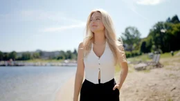 Der Film begleitet Unternehmer, Influencerinnen und Selfmade-Million&auml;re auf ihrem Weg nach oben. Sie gew&auml;hrt exklusive Einblicke in ihren Alltag zwischen Jetset und Business-Meetings, zwischen Sch&ouml;nheitsidealen und Statussymbolen. Dabei geht es nicht nur um Wohlstand, sondern auch um gesellschaftlichen Wandel, Anerkennung und die Frage: Was macht Polen gerade anders &ndash; oder sogar besser &ndash; als Deutschland? - Agniesza