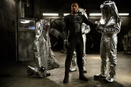 Nachdem das Milit&auml;r erkannt hat, dass der junge Johnny Storm (Michael B. Jordan) durch Substanzen eines fremden Planeten auf der molekularen Ebene ver&auml;ndert wurde, wollen sie seine F&auml;higkeiten f&uuml;r ihre Zwecke nutzen ...