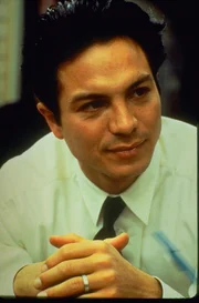 Rey Curtis (Benjamin Bratt)