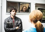 Wege zum Glück Kapitel 437 Staffel 1, Episode 437: Max will sich mit Nina und Paula ins Ausland absetzen: Jost Pieper als Max, Nicole M. Müller als Paula, Gisa Zach als Nina.