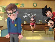 (Vorne) Der verwöhnte Walter ist Dennis (re.) Erzfeind. In der Schule versucht Walter dauernd, das Lob anderer zu bekommen.