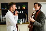 Dr. Paul Eckart (Florian Frowein, l.) und Monti Eibert (Peter Lewys Preston, r.)