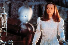 Die sensible Kat (Christina Ricci) schlie&szlig;t sofort enge Freundschaft mit dem freundlichen Geist Casper, w&auml;hrend ihr Vater sich mit den w&uuml;sten Streichen der anderen drei Geister herumplagen mu&szlig;.