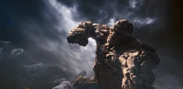 Substanzen von einem fremden Planeten sorgen daf&uuml;r, dass Ben Grimm (Jamie Bell) sich in einen steinernen Muskelprotz verwandelt. W&auml;hrend sein Freund Reed Richards verzweifelt nach einem Weg sucht, die Mutation r&uuml;ckg&auml;ngig zu machen, arbeitet Ben f&uuml;r das Milit&auml;r ...