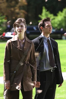 Noch glauben Wendy (Mary Elizabeth Winstead, l.) und Kevin (Ryan Merriman, r.), dass sie Gl&uuml;ck gehabt haben. Doch der Tod gibt niemals ein anvisiertes Opfer frei ...