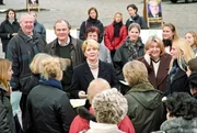 Julia (Christiane Hörbiger) ist Spitzenkandidatin. Julia (Christiane Hörbiger) ist Spitzenkandidatin.
