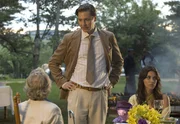 Der Meeresbiologe Tobias (Nicki von Tempelhoff, Mitte) ist zu Gast bei Don Esteban (Peter Gavajda) und dessen Tochter Isabella (Patricia Wolf).