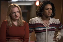 L - R: Elisabeth Moss als Claire Walsh, Tiffany Haddish als Ruby O'Caroll