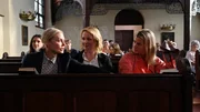 Nachforschungen der besonderen Art: Sybille (Susanna Simon, l.), Yvonne (Winnie Böwe, M.) und Katharina (Valerie Niehaus, r.) treffen sich beim Gottesdienst.