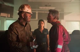 v.li.: Don Vidrine (John Malkovich), Andrea Fleytas (Gina Rodriguez), Jimmy Harrell (Kurt Russell)