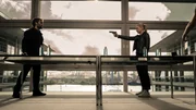 Hannes Kosinski (Mathis Landwehr) wird von Sarah Kohr (Lisa Maria Potthoff) gestellt.