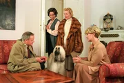 Julia versucht in einem "Entführungsfall" zu vermitteln. Erich Hackl trifft im Büro von Julia Laubach seinen "entführten" Hund und seine Frau Gudrun (v.li.: Robert Meyer, Hertha Schell, Cornelia Köndgen, Christiane Hörbiger).