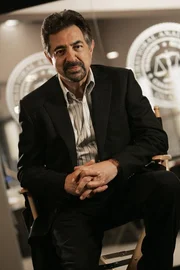 (4. Staffel) - Mitglied der B.A.U., einer FBI-Einheit, die sich mit verhaltensauffälligen Tätern beschäftigt: Supervisory Special Agent David Rossi (Joe Mantegna) ...