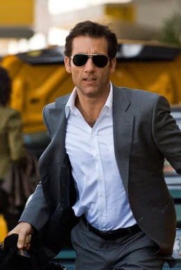 Der MI6 Spion Ray Koval (Clive Owen) will an eine geheime Formel. Er setzt alle Hebel in Bewegung, um sein Ziel zu erreichen ...