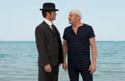 Brackenreid (Thomas Craig, re.) besteht gegenüber Murdoch (Yannick Bisson, li.) darauf, dass er ein Seeungeheuer gesehen hat.