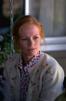Als Erin Brockovich in der Kanzlei von Ed Masry (Albert Finney) als Assistentin anf&auml;ngt, st&ouml;&szlig;t sie in einer kleinen Gemeinde auf eine merkw&uuml;rdige H&auml;ufung von Krebsf&auml;llen, die durch verseuchtes Trinkwasser verursacht wurde. Mit der Erlaubnis Eds recherchiert sie auf eigene Faust, dabei st&ouml;&szlig;t sie auf Donna Jensen (Marg Helgenberger) ...