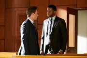 Vor Gericht gerät Mike (Patrick J. Adams) mit dem Anwalt Oliver Grady (Jaordan Johnson-Hinds) aneinander. Mike nimmt die Herausforderung an und will sich als ebenbürtiger Anwalt beweisen.