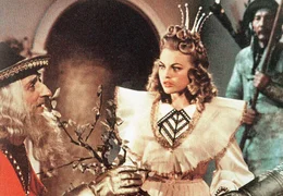 Ein singendes, klingendes B&auml;umchen verlangt Prinzessin Tausendsch&ouml;n (Christel Bodenstein) von ihrem Freier. Der junge Prinz ger&auml;t bei der Suche nach dem Wunderb&auml;umchen in die Gewalt eines b&ouml;sen Zwerges. Als B&auml;r verzaubert entf&uuml;hrt er Tausendsch&ouml;n aus ihrem Palast.