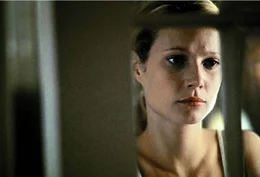 Tracy (Gwyneth Paltrow)