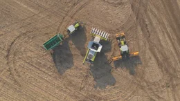 Das Traktor-Modell Axion 960 CEMOS wurde von einer internationalen Fachjury aus 26 Agrarjournalisten aus 25 L&auml;ndern zum "Sustainable tractor of the Year 2021" gew&auml;hlt.