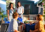 (v.l.n.r.) Rosa Reyes (Natalia del Riego); Marty Deeks (Eric Christian Olsen); Kensi Blye (Daniela Ruah); Roberta Deeks (Pamela Reed)