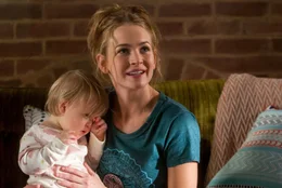 Kristin (Britt Robertson, r.).