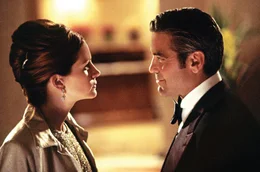 Drei Casinos in Las Vegas um 150 Millionen Dollar zu erleichtern, ist der Plan von Danny Ocean (George Clooney, r.). Nicht ganz zuf&auml;llig geh&ouml;ren diese dem Unternehmer Terry Benedict, der Dannys Ex-Frau Tess (Julia Roberts, l.) den Hof macht ...