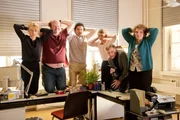 Die Mitarbeiter des Deutschen Kulturinstituts (von links): Dr. Eckart (Christina Große), Gmeiner (Rainer Reiners), Haschim (Omar El-Saeidi), Jördis (Nadja Bobyleva), Titus (Robert Stadlober) und Margarete (Swetlana Schönfeld). Die Mitarbeiter des Deutschen Kulturinstituts (von links): Dr. Eckart (Christina Große), Gmeiner (Rainer Reiners), Haschim (Omar El-Saeidi), Jördis (Nadja Bobyleva), Titus (Robert Stadlober) und Margarete (Swetlana Schönfeld).