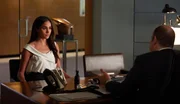 Die Kanzlei steht vor großen Umbrüchen, und Rachel (Meghan Markle) muss neben der Hochzeitsplanung auch ihre berufliche Zukunft managen. Ist Louis (Rick Hoffmann) dabei hilfreich?