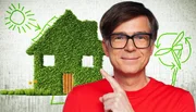 Schon der Kinderserienheld Bob der Baumeister wusste, wie es geht: reduzieren, wiederverwerten, recyceln. Aber immer noch zählen Bauen und Wohnen zu den Bereichen mit dem größten CO2-Ausstoß. Welche Veränderungen in Haus, Wohnung und Garten sind nötig, um klimagerecht in die Zukunft zu gehen und Ressourcen und Energie zu schonen? Quarks erklärt, was die Wissenschaft dazu weiß. Welche Baumaterialien werden wir in Zukunft verwenden? Was bringen Wind- oder Solarenergie fürs Eigenheim? Wie sieht ein klimafreundliches Wohnumfeld aus? Wenn es gelingt, Bauen und Wohnen nachhaltig zu verändern, dann könnte dies zu einem Schlüssel für mehr Klimaschutz werden! - Moderator Ralph Caspers Schon der Kinderserienheld Bob der Baumeister wusste, wie es geht: reduzieren, wiederverwerten, recyceln. Aber immer noch zählen Bauen und Wohnen zu den Bereichen mit dem größten CO2-Ausstoß. Welche Veränderungen in Haus, Wohnung und Garten sind nötig, um klimagerecht in die Zukunft zu gehen und Ressourcen und Energie zu schonen? Quarks erklärt, was die Wissenschaft dazu weiß. Welche Baumaterialien werden wir in Zukunft verwenden? Was bringen Wind- oder Solarenergie fürs Eigenheim? Wie sieht ein klimafreundliches Wohnumfeld aus? Wenn es gelingt, Bauen und Wohnen nachhaltig zu verändern, dann könnte dies zu einem Schlüssel für mehr Klimaschutz werden! - Moderator Ralph Caspers