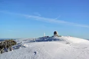 Blick auf die winterliche Wasserkuppe. Blick auf die winterliche Wasserkuppe.