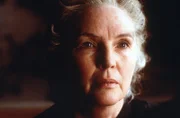 Mrs. Mills (Fionnula Flanagan)