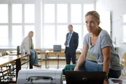 Im Bild (v.li.): Gregor Seberg (Helmuth Nowak), Dietrich Siegl (Otto Dirnberger), Lilian Klebow (Penny Lanz).