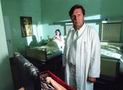 Dr. Stefan Frank (Sigmar Solbach) erkennt, dass Inga (Ilka Teichmüller) eine multiple Persönlichkeit ist. Sie lebt verschiedene Identitäten, die nichts voneinander wissen...