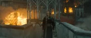 Während Eregion in Flammen aufgeht, setzt Sauron (Charlie Vickers) seine Intrigen gegen den Elbenschmied Celebrimbor fort.