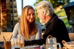 Wilhelm (J&uuml;rgen Prochnow) mit seiner Schwiegertochter Bettina (Katja Studt).