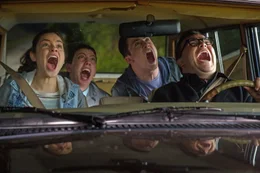 V.l.: Hannah (Odeya Rush), Champ (Ryan Lee), Zach (Dylan Minnette) und Stine (Jack Black)  +++ Die Verwendung des sendungsbezogenen Materials ist nur mit dem Hinweis und Verlinkung auf RTL+ gestattet. +++