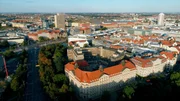 Das Areal der ehemaligen Stasi-Zentrale heute: im Vordergrund die „Runde Ecke“