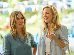 v.li.: Sandy (Jennifer Aniston), Jesse (Kate Hudson).