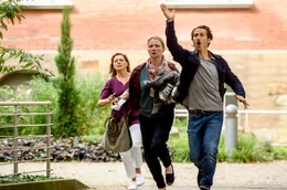 Martin (David Rott), Ines (Karolina Lodyga, li.) und Bettina (Katja Studt) nehmen die Verfolgung auf.