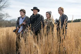 Zombieland 2: Doppelt h&auml;lt besser Fast eine Familie: Jesse Eisenberg als Columbus, Woody Harrelson als Talahassee, Abigail Breslin als Little Rock, Emma Stone als Wichita  Copyright: SRF/2019 CTMG, Inc.