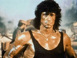 Rambo (Sylvester Stallone) versucht im Alleingang herauszufinden, wohin sein Freund verschleppt wurde.