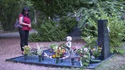 Ramona besucht das Grab ihrer Tochter