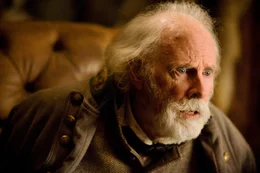 General Sandy Smithers (Bruce Dern)