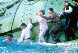 Endlich hat die Crew vom Raumschiff "Enterprise" ein Buckelwalpaerchen gefunden und vor einem Walfaenger beschuetzt.