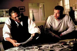 L-R: Somerset (Morgan Freeman), Mills (Brad Pitt)