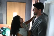 Imanis (Féréba Koné) Pläne werden ausgebremst, als Vanessa erneut auf Hilfe angewiesen ist. Rechts Jan (Daniel Noah).