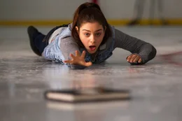 Hannah (Odeya Rush)  +++ Die Verwendung des sendungsbezogenen Materials ist nur mit dem Hinweis und Verlinkung auf RTL+ gestattet. +++