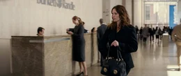 Die ehemalige CIA - Agentin Claire Stenwick (Julia Roberts) ermittelt als Spionin, um an eine geheime Formel zu gelangen ...